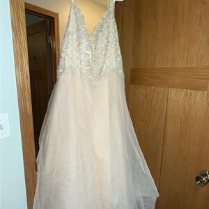 Elegant White Lace Wedding Dress